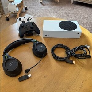 Xbox series s with accessories